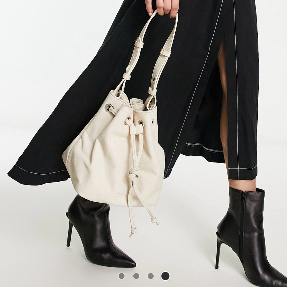 Bolongaro Trevor Cream Bucket Bag - Genuine Leather
